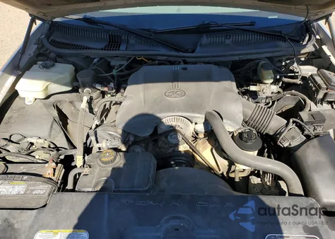 2000 Lincoln Town Car Executive z USA, uszkodzony, nr VIN 1LNHM81W3YY876806